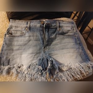 Kan can cut off shorts